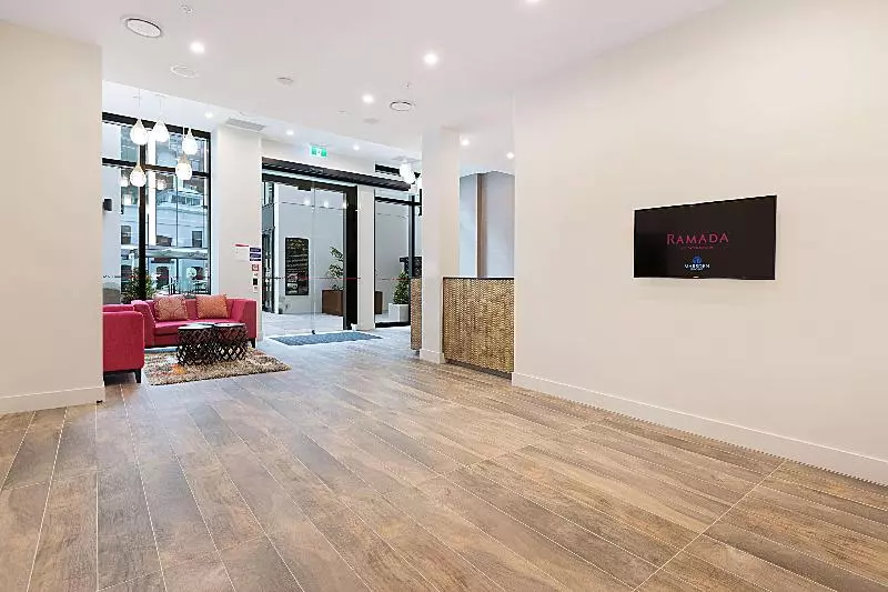Fotos del hotel Ramada Suites Victoria Street West:  6