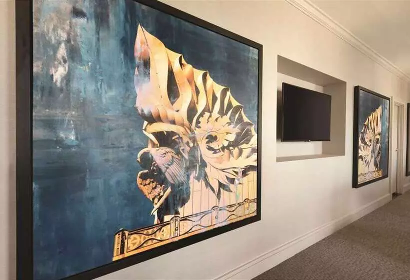 Hilton Chicago Magnificent Mile Suites