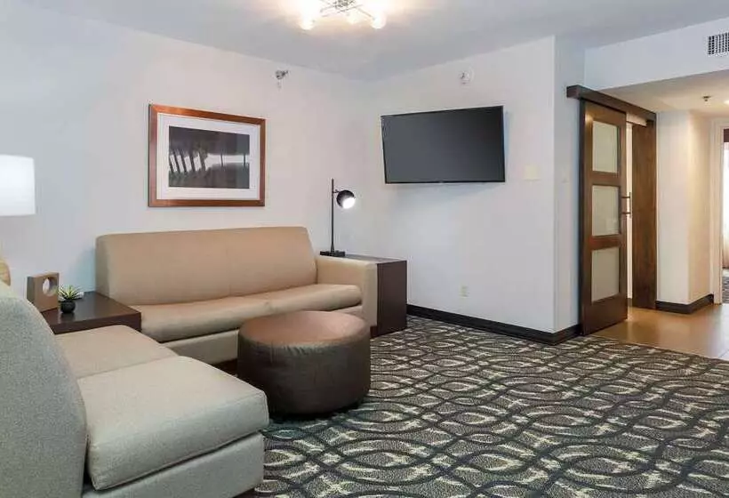 Embassy Suites By Hilton Dallas-love Field