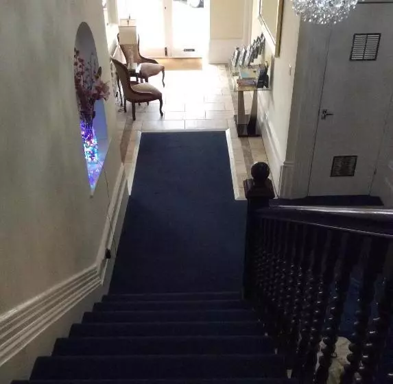 Fotos del hotel Cecil Court Hotel:  3