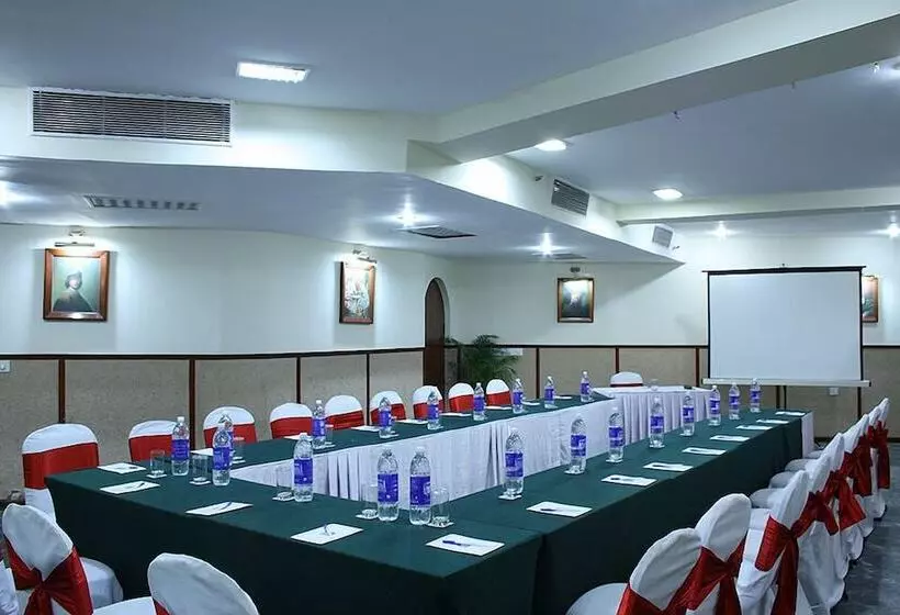 Fotos del hotel Amrutha Castle:  8