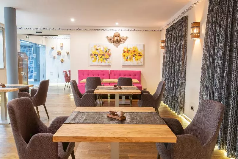 Fotos del hotel Europe Villa Cortes Gl:  16