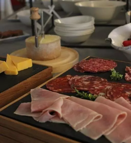 Fotos del hotel Llenaire:  10