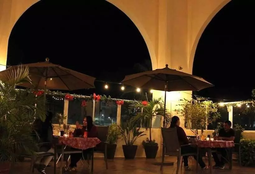 Fotos del hotel & Suites Las Palmas:  17