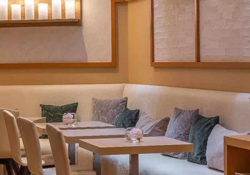 Fotos del hotel Monna Lisa Champs Elysées:  3