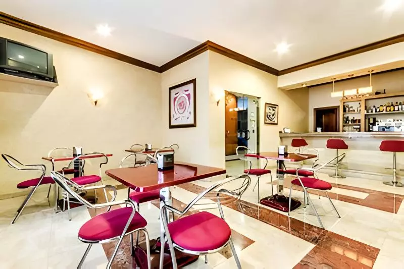 Fotos del hotel Roma Aurea:  9