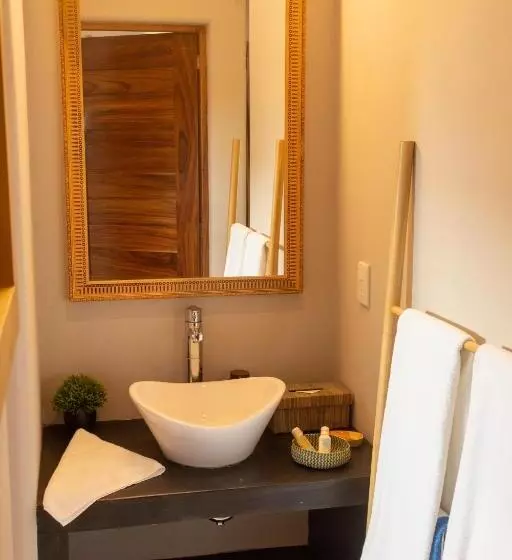 Fotos del hotel Punta Arena Surf Suites:  10