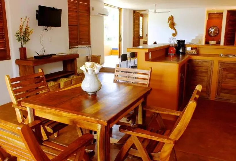 Fotos del hotel Punta Arena Surf Suites:  8