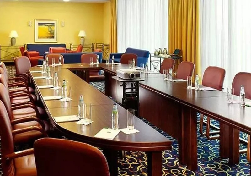 Fotos del hotel Courtyard By Marriott Warsaw Airport:  8