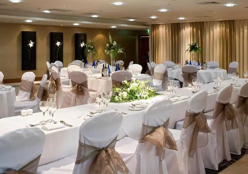 Fotos del hotel Mercure Cardiff Holland House  & Spa:  11