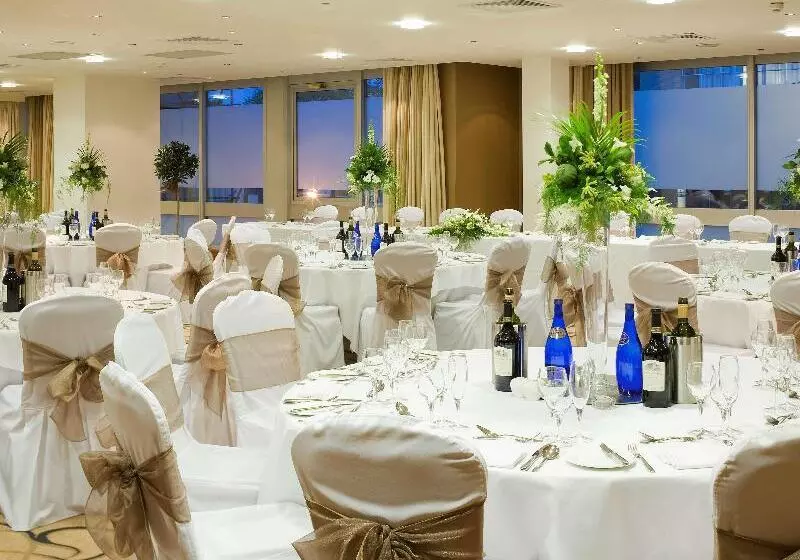 Fotos del hotel Mercure Cardiff Holland House  & Spa:  15