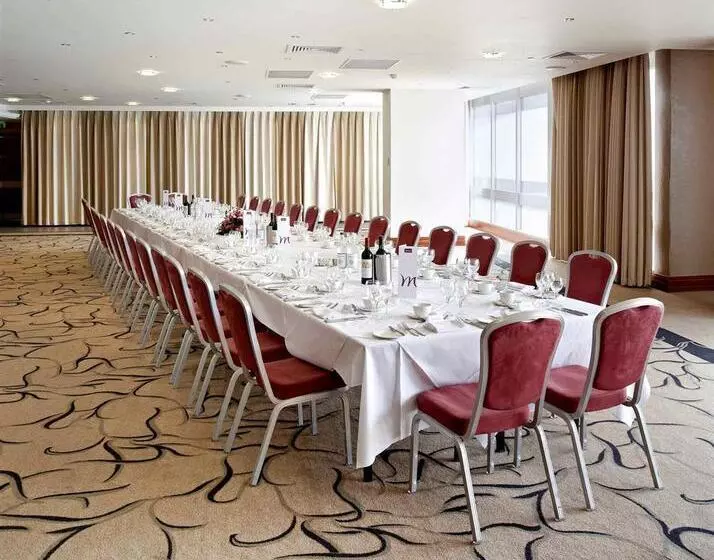 Fotos del hotel Mercure Cardiff Holland House  & Spa:  16