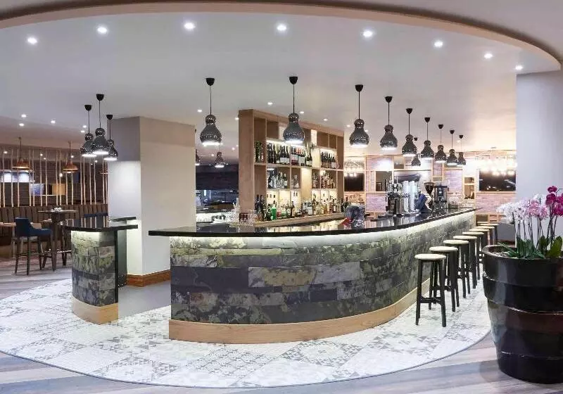 Fotos del hotel Mercure Cardiff Holland House  & Spa:  5