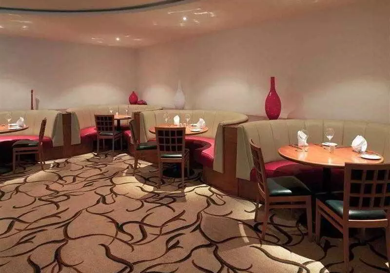 Fotos del hotel Mercure Cardiff Holland House  & Spa:  4