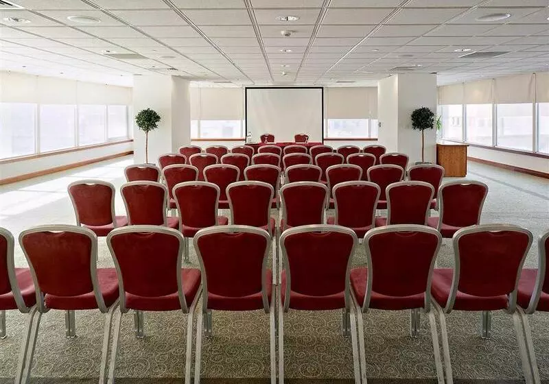 Fotos del hotel Mercure Cardiff Holland House  & Spa:  6