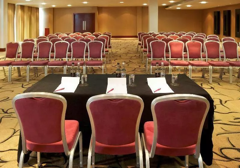 Fotos del hotel Mercure Cardiff Holland House  & Spa:  12