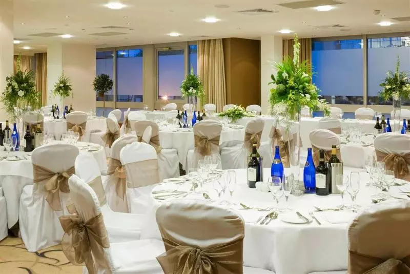 Fotos del hotel Mercure Cardiff Holland House  & Spa:  10