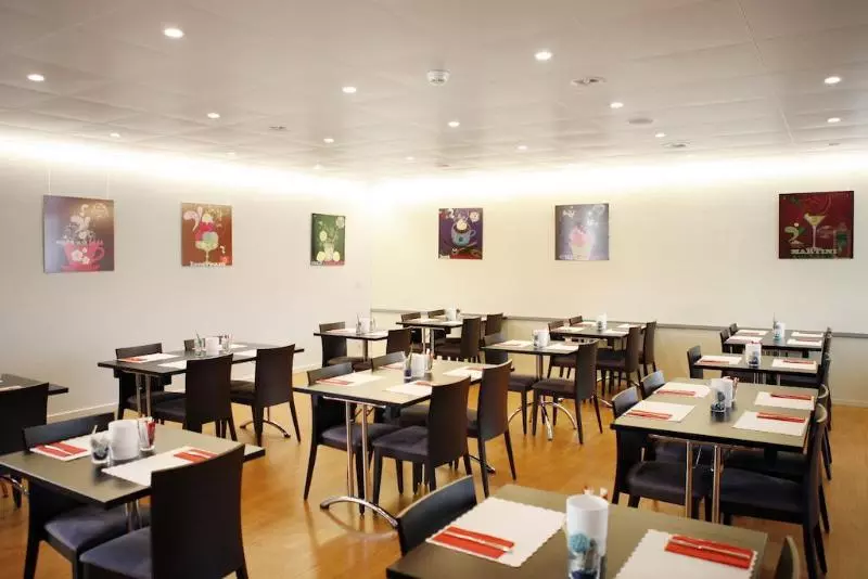 Fotos del hotel Ambassador Self Checkin:  3