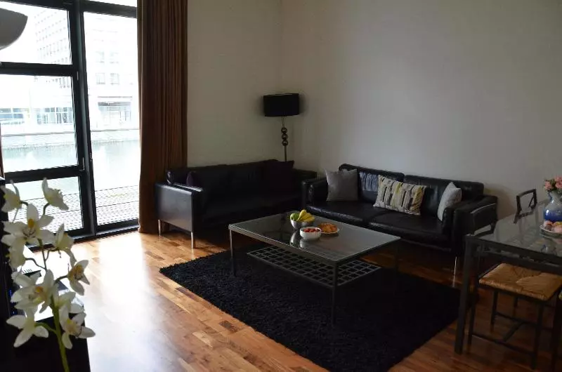 Fotos del hotel Discovery Dock Apartments East By Oyo Rooms:  6