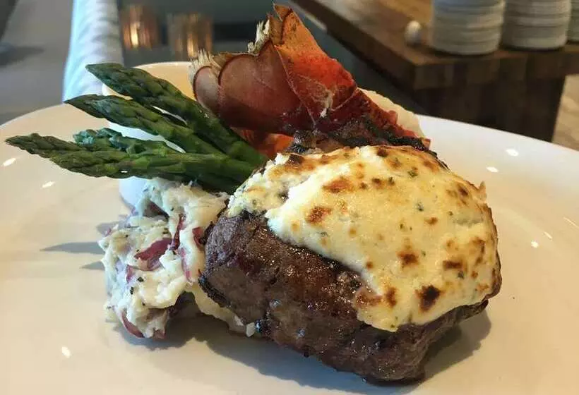 Hilton Philadelphia at Penn’s Landing