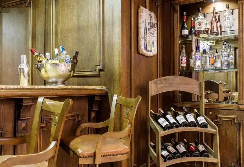 Fotos del hotel Golden Crown:  3