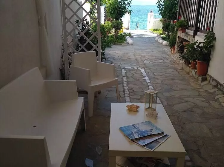 Fotos del hotel Villa Constantina Apartments:  2