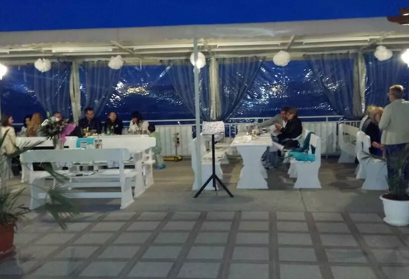 Fotos del hotel Family Hotel Evridika:  8