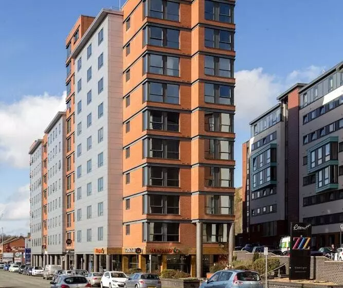 Roomzzz Leeds City West