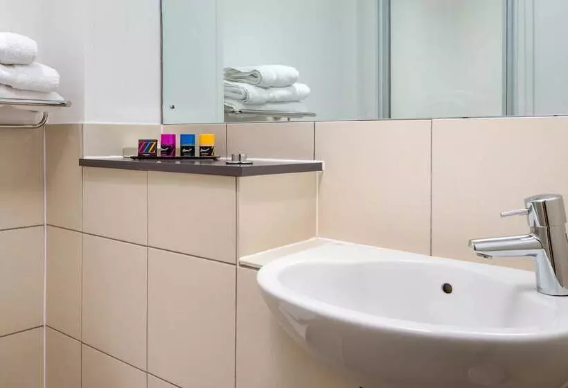 Fotos del hotel Roomzzz Leeds City West:  3