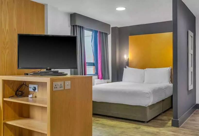 Fotos del hotel Roomzzz Leeds City West:  2