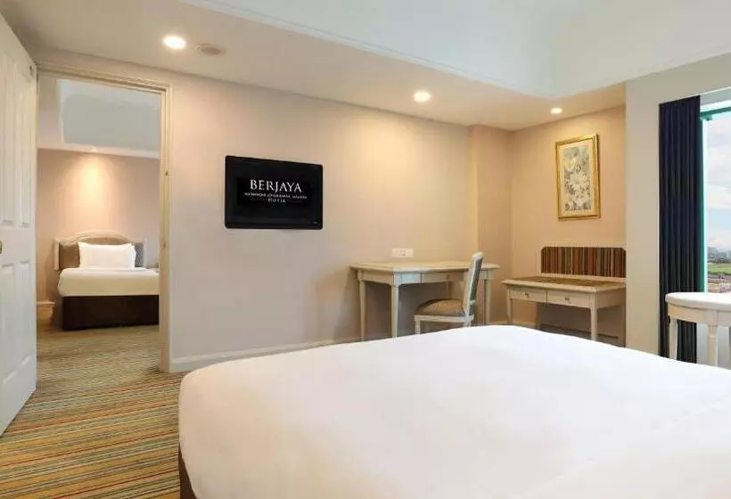 Fotos del hotel Berjaya Waterfront Hotel:  4