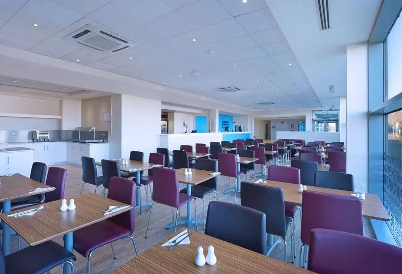 Fotos del hotel Travelodge Liverpool John Lennon Airport:  2