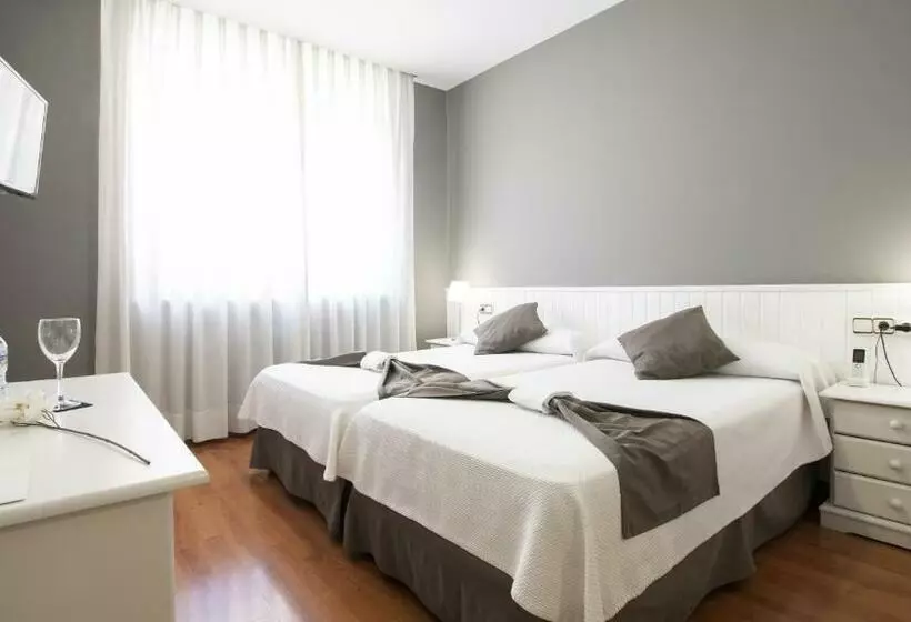 Fotos del hotel Isabel De Segura:  8