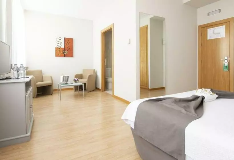 Fotos del hotel Isabel De Segura:  14