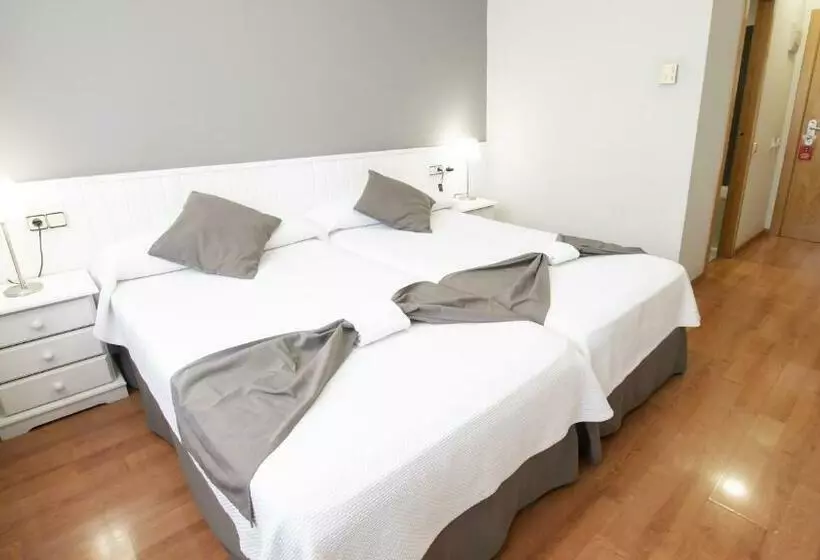 Fotos del hotel Isabel De Segura:  15