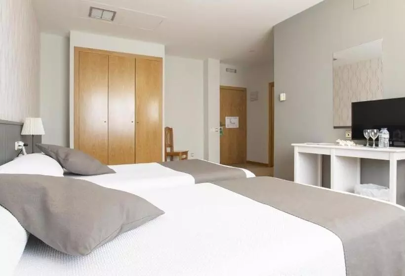 Fotos del hotel Isabel De Segura:  25