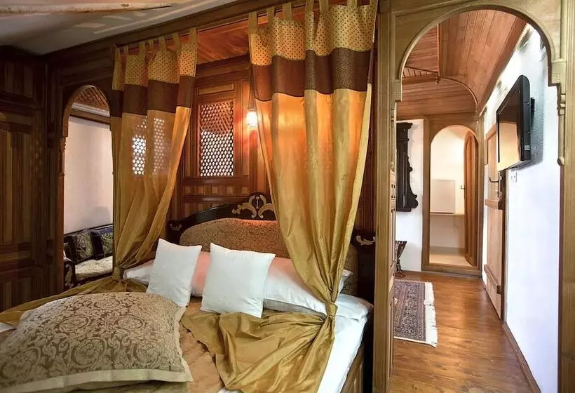 Fotos del hotel Bosnian National Monument Muslibegovic House:  16