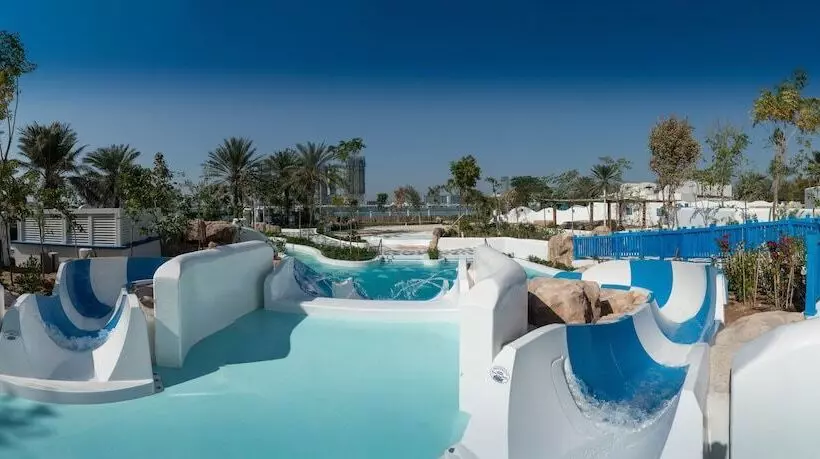 Le Meridien Mina Seyahi Beach Resort & Waterpark