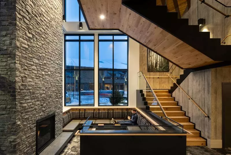 Fotos del hotel Peaks Hotel And Suites:  2