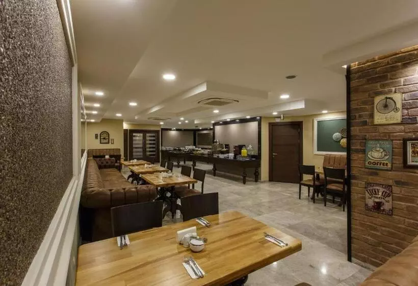 Fotos del hotel Antroyal:  22