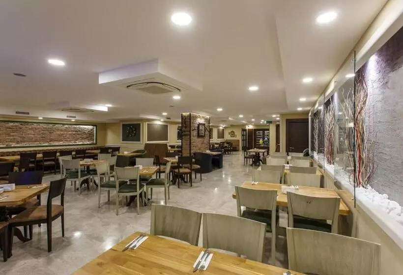 Fotos del hotel Antroyal:  15