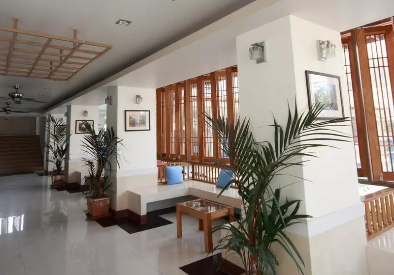 Fotos del hotel First Residence:  9