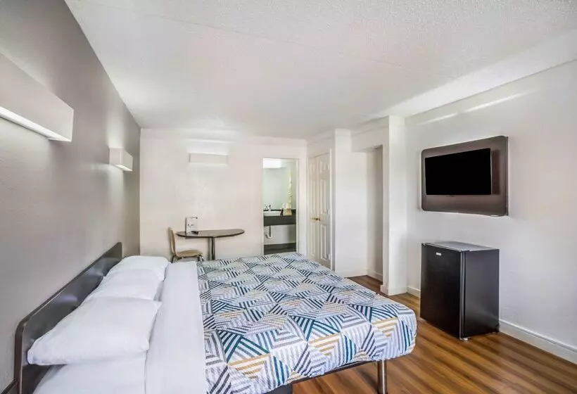 Motel 6dallas, Tx  Market Center