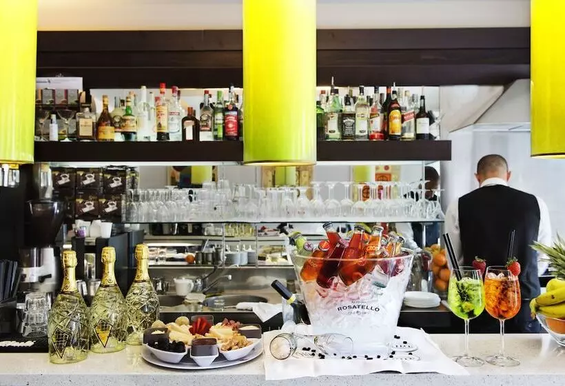 Fotos del hotel Twentyone:  8