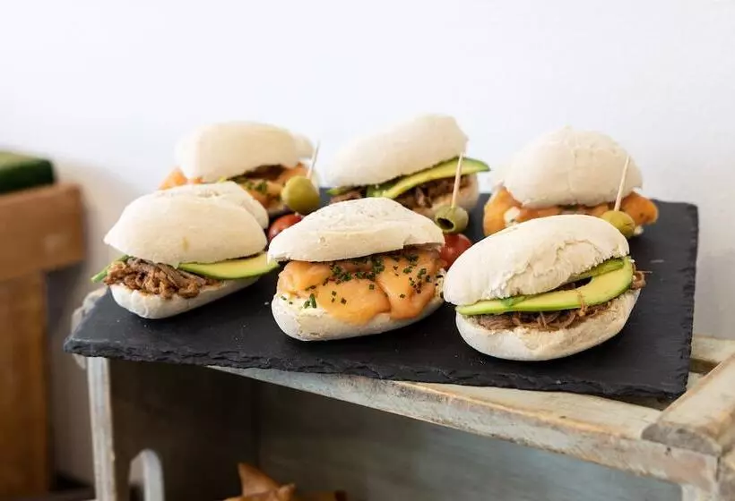 Fotos del hotel Holiday Inn Santiago  Airport Terminal, An Ihg:  14