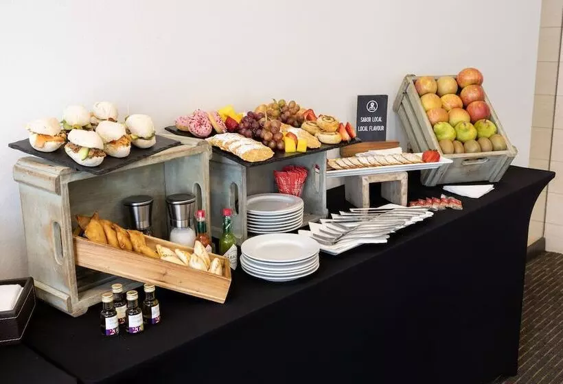 Fotos del hotel Holiday Inn Santiago  Airport Terminal, An Ihg:  21