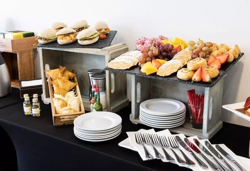 Fotos del hotel Holiday Inn Santiago  Airport Terminal, An Ihg:  22