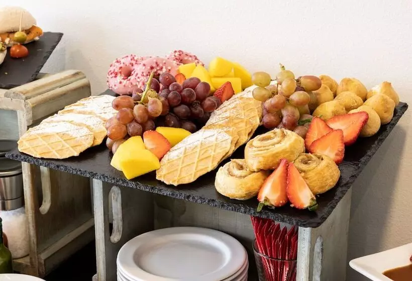 Fotos del hotel Holiday Inn Santiago  Airport Terminal, An Ihg:  18