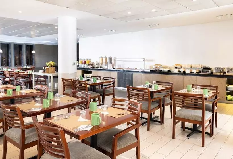 Fotos del hotel Holiday Inn Santiago  Airport Terminal, An Ihg:  9