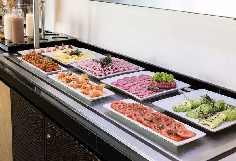 Fotos del hotel Holiday Inn Santiago  Airport Terminal, An Ihg:  16